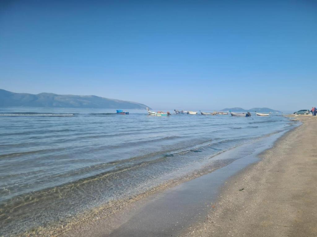 Vlorë Beachfront With Hotel Facilities מראה חיצוני תמונה
